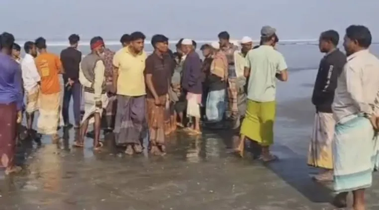 সৈকতে ভেসে এলো তরুণ-তরুণীর মরদেহ